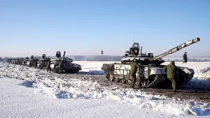 Ministerul rus al Apărării a făcut publice primele imagini cu retragerea unor convoaie de tancuri din Peninsula Crimeea VIDEO