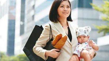 Sigur nu știai asta! Cinci motive pentru care mamele japoneze renunță la cărucioare și preferă să plimbe copiii în brațe!