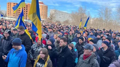 Mii de ucraineni protestează în orașele Herson, Kahovka şi Berdyansk, ocupate acum de ruşi! FOTO - VIDEO