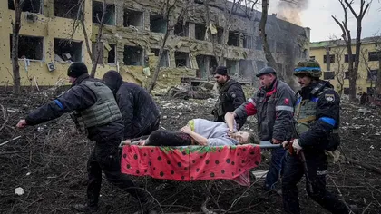 Război în Ucraina. O femeie gravidă şi copilul ei au murit după ce maternitatea a fost bombardată