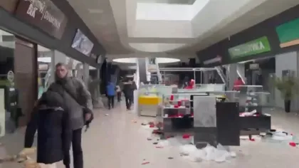 Un mall din Mariupol a fost jefuit de localnici. Oraşul se află sub asediul ruşilor