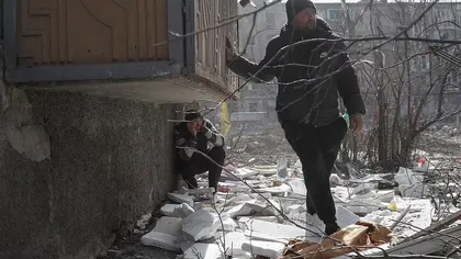 Mariupol rezistă eroic şi refuză să se predea. Locuitorii promit să lupte până la ultima picătură de sânge, imagini de sfârşit de lume din oraşul sfâşiat de război FOTO