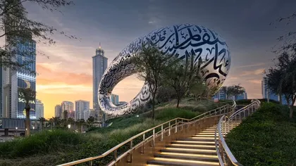 Cum arată Muzeul Viitorului din Dubai. Are o formă de ou gigantic, 7 etaje, iar expozițiile vă prezintă cum va arăta lumea în 2071