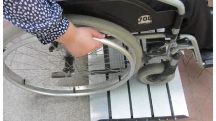 Persoanele cu handicap pot chema acasă comisia de reevaluare periodică. Klaus Iohannis a semnat decretul
