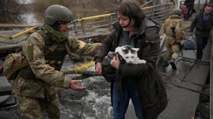 Război în Ucraina, ziua a 12-a. Rusia anunţă o încetare a focurilor pentru evacuarea civililor. Reacţia Kievului