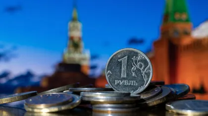 Rubla, la cel mai mic nivel în raport cu dolarul şi euro după invazia Rusiei în Ucraina