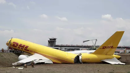 Avion rupt în două după o aterizare de urgenţă. Imagini uluitoare VIDEO