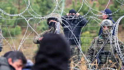Poliţiştii de frontieră din Belarus acuză forţele poloneze că i-au atacat cu o praştie şi bile de metal VIDEO