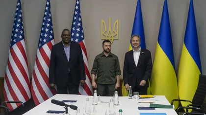 Război în Ucraina, ziua 61. SUA vor oferi un ajutor militar de 700 de milioane de dolari Ucrainei şi aliaţilor regionali. Cinci gări au fost bombardate în Ucraina