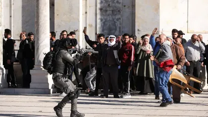 Ciocniri sângeroase între poliţia israeliană şi palestinieni pe Esplanada Moscheilor din Ierusalim GALERIE FOTO