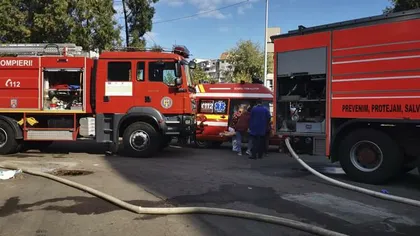 Incendiu într-un bloc din Constanţa, din cauza unei maşini de spălat. Peste 20 de persoane au fost evacuate