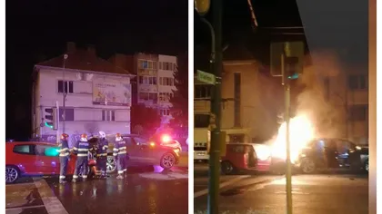 Două maşini au luat foc după o întrecere periculoasă. Tânăr inconştient scos din bolidul cuprins de flăcări