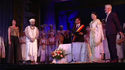 Moment inedit la teatru! Doi actori români s-au căsătorit pe scenă la finalul spectacolului, în fața tuturor