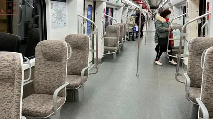 Coşmarul Covid continuă în China. La Beijing s-au închis zeci de staţii de metrou, oamenii spun că oraşul e pe jumătate carantinat