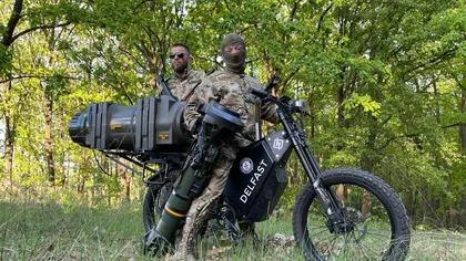 Soldaţii ucraineni folosesc vehicule ecologice pentru a transporta pe câmpul de luptă arme antitanc