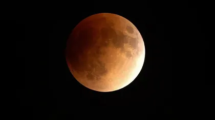 Eclipsă totală de Lună, prima din acest an. Când are loc şi de unde poate fi observată