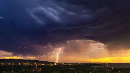 Se întorc furtunile în România. ANM a emis cod galben de ploi şi vijelii pentru jumătate de țară