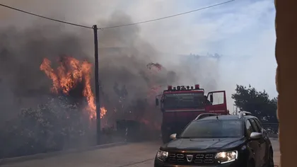 Atenţie, a început sezonul incendiilor în Grecia! Casele de la periferia Atenei sunt ameninţate să fie înghiţite de flăcări FOTO