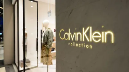 Calvin Klein are un bărbat însărcinat în noua campanie: Cât de departe merg brandurile în ziua de azi? FOTO