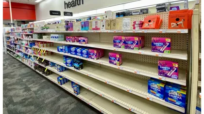 Criză de tampoane în SUA. Produsele de igienă feminină au dispărut din magazine