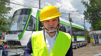 Noile tramvaie din Bucureşti nu încap pe linia lui 41. Suma uriaşă cheltuită de Nicuşor Dan pentru modificarea peroanelor