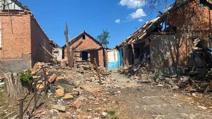 Noi bombardamente ale rușilor în 16 localități din Donețk. Civili morți și răniți și cartiere rezidențiale distruse. Autoritățile le-au transmis tuturor să nu iasă din case