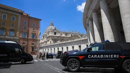 Poliţia din Vatican a folosit focuri de armă pentru a opri un şofer care a forţat un cordon al forţelor de ordine GALERIE FOTO