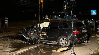 Accident grav în Bucureşti. Un şofer a murit pe loc după ce s-a lovit cu maşina de un autobuz STB
