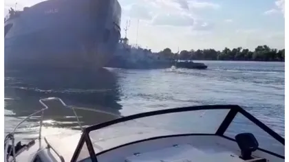 O navă ucraineană în derivă s-a oprit în pontonul unei pensiuni. Poliţia de Frontieră a intervenit