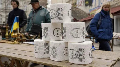 Hârtia igienică cu imaginea lui Putin este cel mai bine vândut suvenir din Polonia. Cum este ridiculizat liderul de la Kremlin