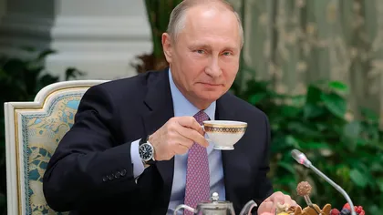 Putin le recomandă soldaţilor ruşi să bea ceai de salcie pentru că nu are chimicale ca băutura americană Coca Cola