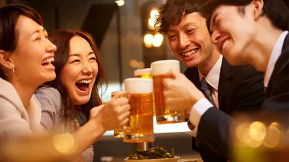 Campanie guvernamentală pentru încurajarea tinerilor să consume alcool. Se petrece în Japonia, iar motivul este unul greu de ghicit