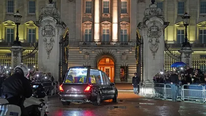 Sicriul cu trupul Elisabetei a II-a a ajuns la Palatul Buckingham. Ultima noapte petrecută de Regină în propria casă