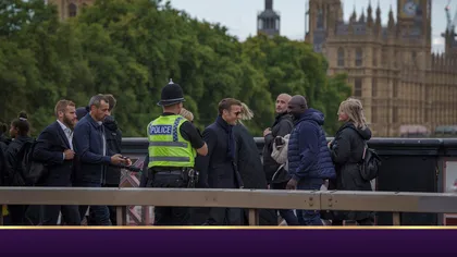 Macron a sosit la înmormântarea reginei, apoi a mers „incognito” prin Londra. Oamenii au fost surprinşi să-l vadă pe stradă VIDEO