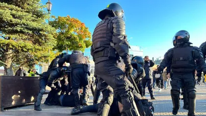 Rusia, zguduită de proteste împotriva mobilizării pentru război. Cel puţin 700 de contestatari ai lui Putin au fost arestaţi numai sâmbătă