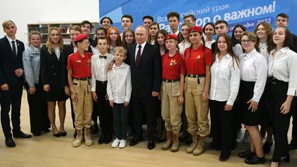Putin a dus personal propaganda în şcoli. Liderul de la Kremlin a ţinut o 