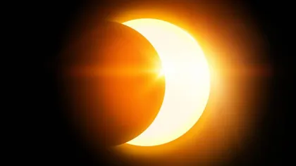 Eclipsă parțială de Soare, vizibilă azi din România. Vezi aici LIVE cel mai mare eveniment astronomic al anului
