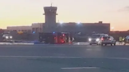 Maşină de pompieri răsturnată pe Aeroportul Henri Coandă