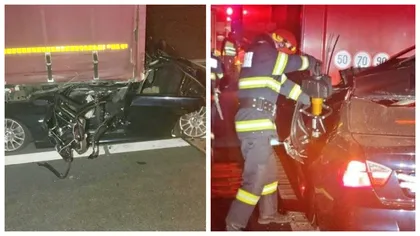 Imagini groaznice! O şoferiţă de 25 de ani cu un BMW seria 3 a murit pe loc după ce s-a înfipt în spatele unui TIR! Nu a franat deloc! Descarcerarea a durat 2 ore