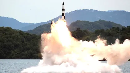 Coreea de Nord îşi intensifică manevrele militare la graniţa de sud şi lansează o nouă rachetă balistică