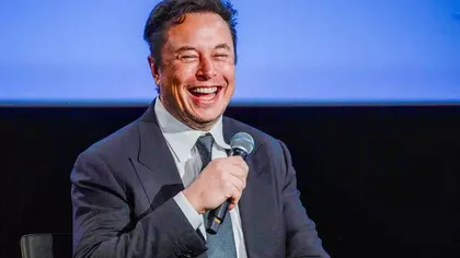 Elon Musk a dizolvat consiliul de administraţie al Twitter şi s-a declarat 