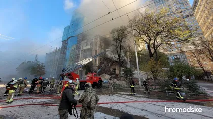 Cel puţin trei morţi la Kiev, în bombardamentele de luni. Oraşul arde, multe clădiri au devenit ruine FOTO