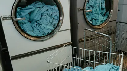 Cum cureți mașina de spălat rapid. Îngredientele simple de care ai nevoie