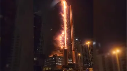 VIDEO Un zgârie nori de 35 de etaje de lângă lângă Burj Khalifa a luat foc