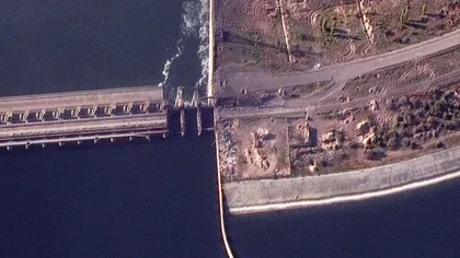 Război în Ucraina. Pod aruncat în aer de trupele ruseşti, risc de rupere a unui baraj care poate provoca o catastrofă VIDEO