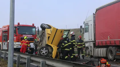 Accident grav la intrarea pe Autostrada Transilvania în Cluj. Două persoane au rămas încarcerate, o femeie a murit