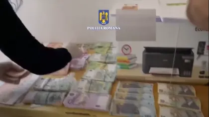 Fabrică de bani falşi descoperită la o familie din Oradea, la care au fost găsiţi peste 220.000 de euro imprimaţi