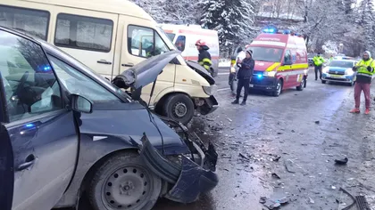 COD ROŞU de intervenţie la Braşov. Accident cu 11 victime, după coliziunea dintre un microbuz şi un autoturism