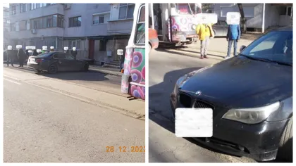 Ce tupeu! O șoferiță din Brăila și-a parcat BMW-ul pe linia de tramvai și a plecat liniștită să își pună gene false