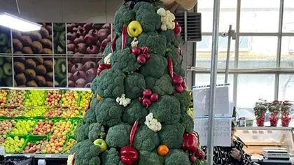 Brad de broccoli într-o piață din Ploiești. Metoda inedită de a atrage clienți a unui comerciant a ajuns virală pe internet - FOTO